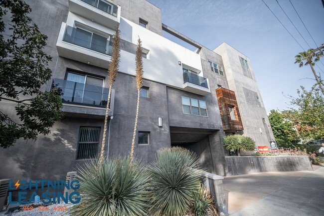 Building Photo - Stylish and Contemporary Two-Bedroom Retre...