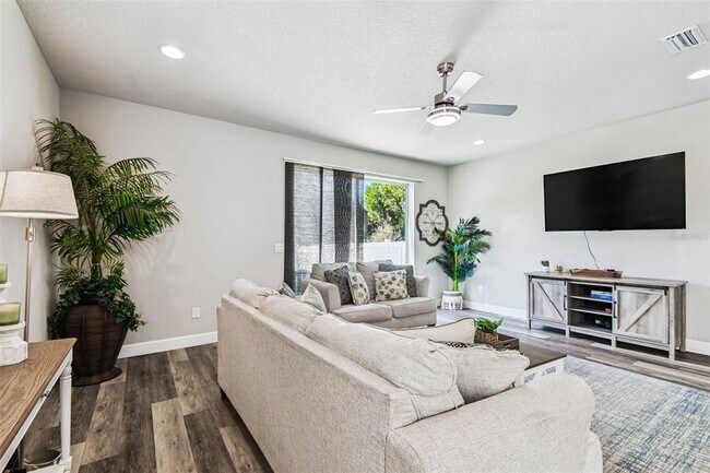 Building Photo - 3902 W Everett Ave