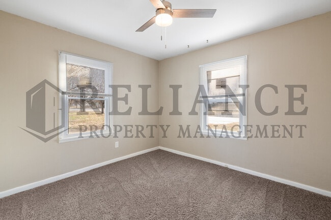 Building Photo - 110 N Doris St