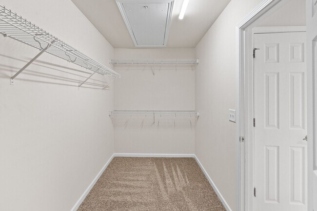 Building Photo - 3 Bed 2.5 Bath Home located in Heritage Hi...