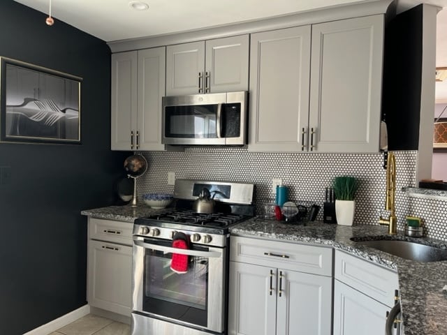 Building Photo - 226 Matthews Dr