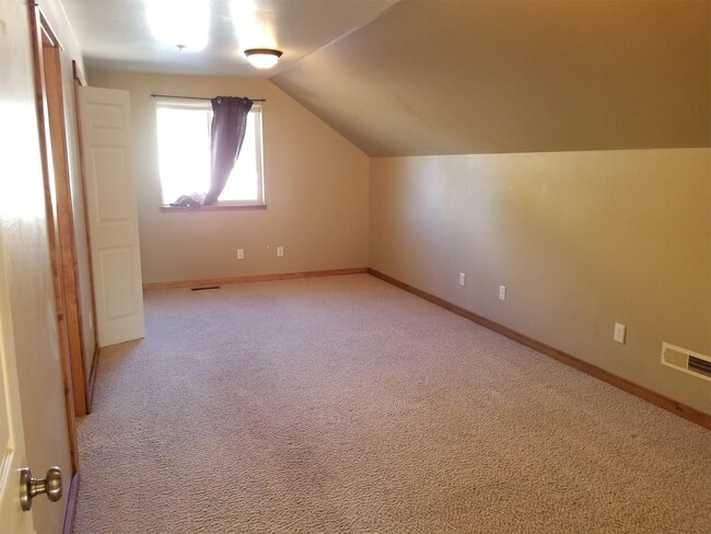 Building Photo - 202 Dogwood Dr