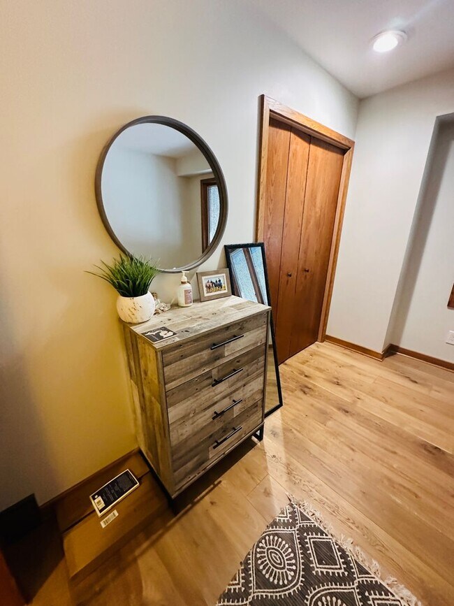 Building Photo - Sophisticated Condo Retreat on Old Mission Peninsula