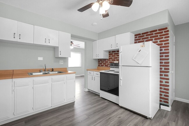 Building Photo - Newly Updated 3 Bedroom Home with Garage &...