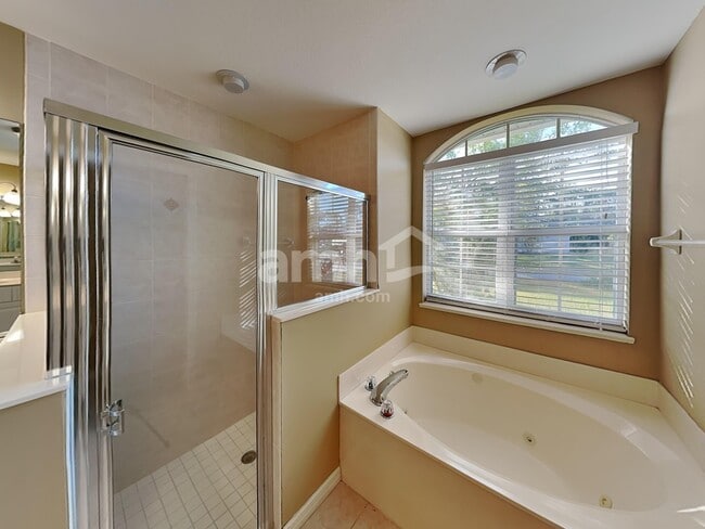 Building Photo - 5869 NW Leghorn Ave