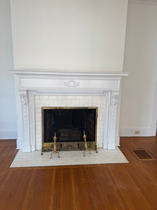 Building Photo - Wonderful 2 bed 2 bath in the heart of the...