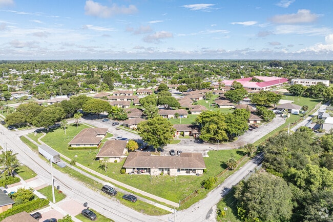 Context - Seminole Manor