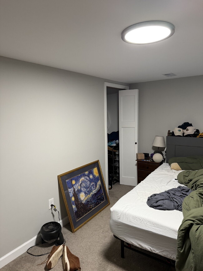 Building Photo - Amazing 4-Bedroom Retreat with 2 Full Baths and 2400 Sq Ft of Space in Minneapolis. 9/1