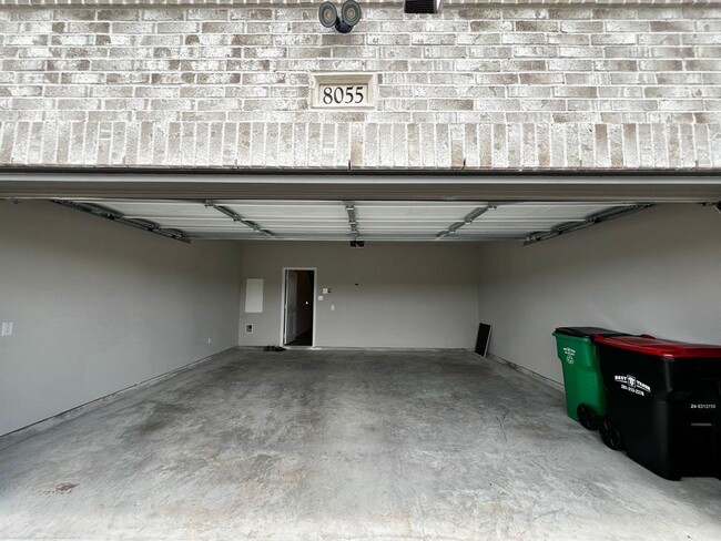 Building Photo - 8055 Scanlan Trce
