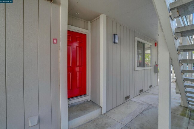 Building Photo - 2725 Oak Rd