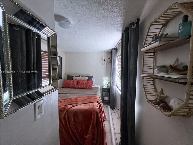 Building Photo - 2040 NE 183rd St