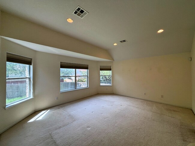 Building Photo - 56 Medici