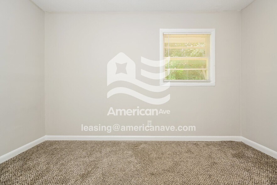 Building Photo - 4902 Gardiner Dr