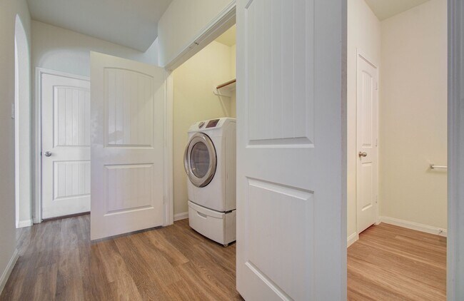Building Photo - Open Layout & Large Backyard in Houston’s Evergreen Villas – 3 Beds, 2½ Baths