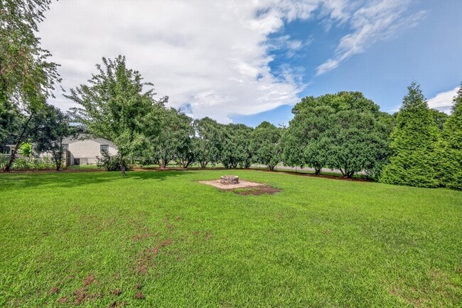 Building Photo - 2504 Angelyn Dr