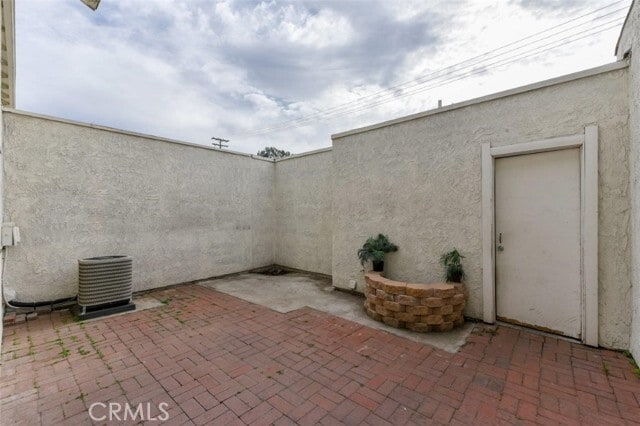 Building Photo - 2057 Dacian Dr S