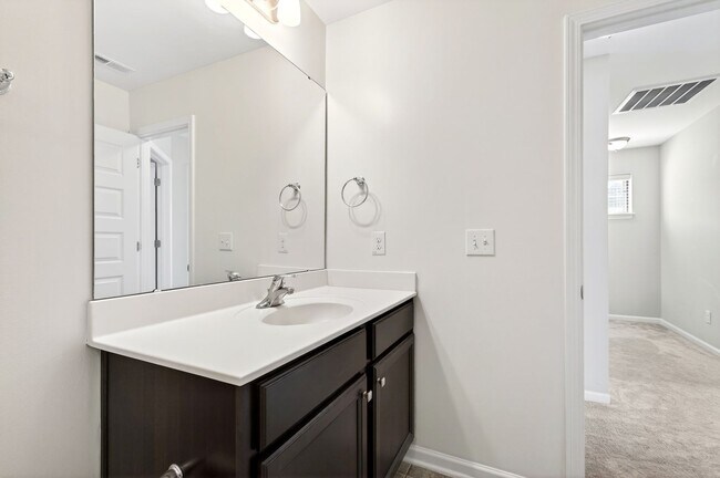 Building Photo - Beautiful 4BR End-Unit Townhome in Prime Apex Location!