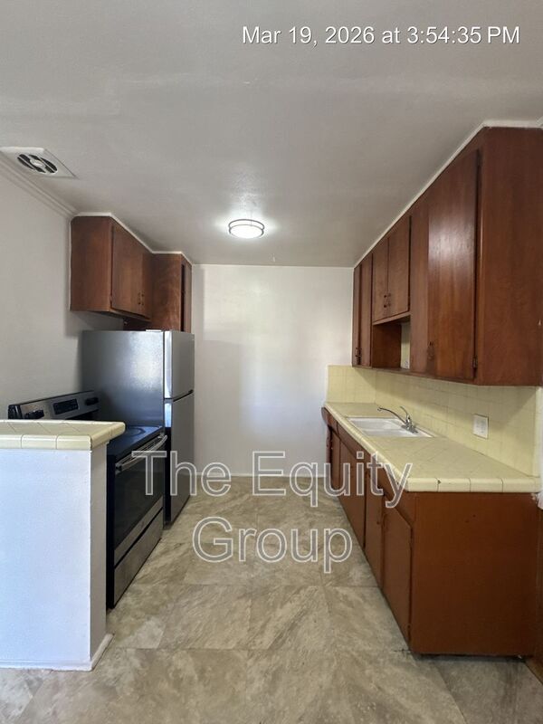 Building Photo - 570 S Richmond Ave