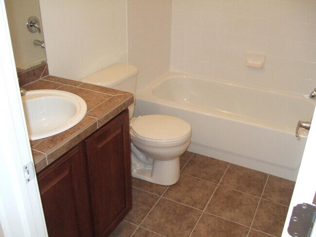Building Photo - Rare Townhome in Park Hill with 2BR/2.5