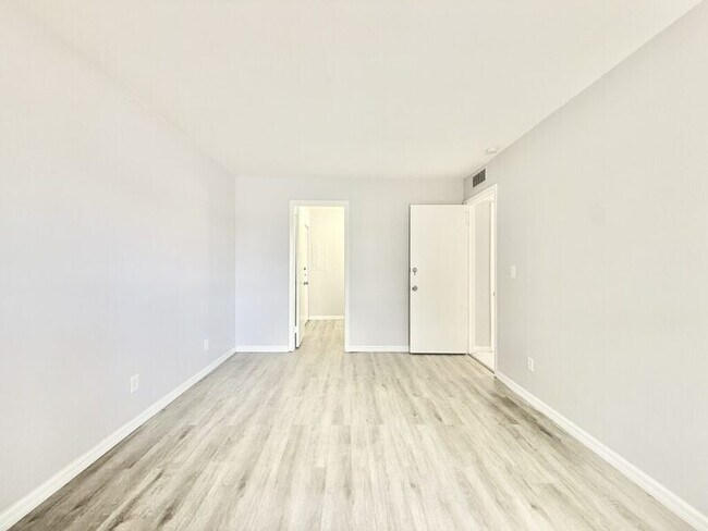 Building Photo - 1799 N Highland Ave