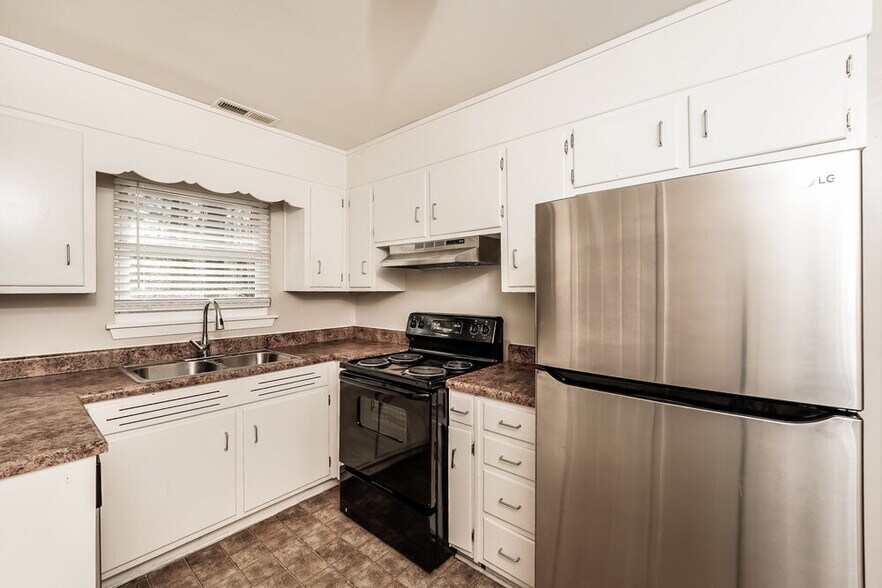 Building Photo - 204 Cathy Ln