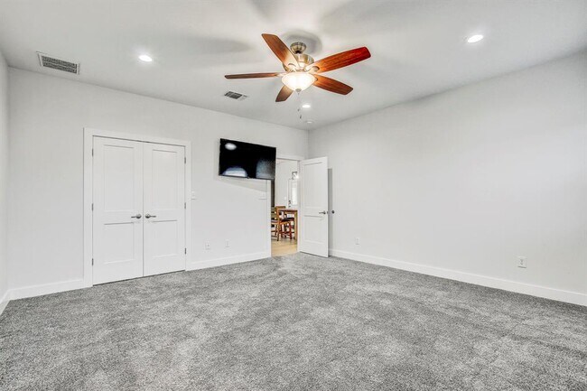 Building Photo - 109 Les Ln