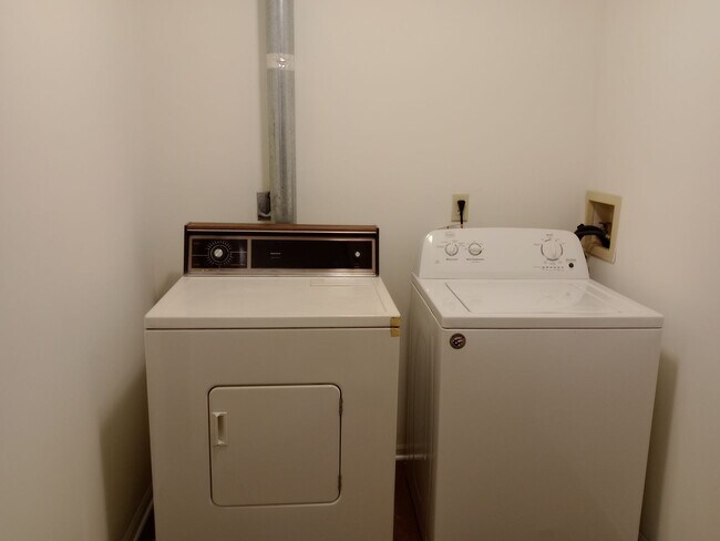 Building Photo - 2416-2418 Calder Ct.