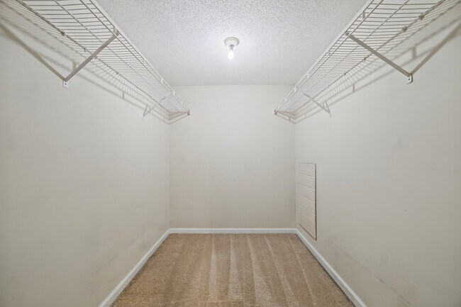 Building Photo - 901 Pine Mill Ct