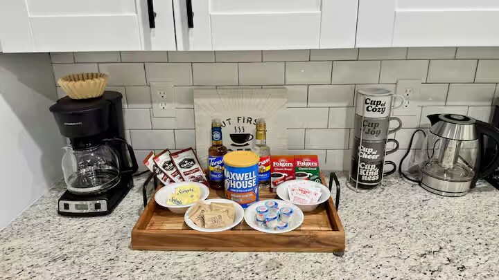 Building Photo - 2393 Highpoint Rd