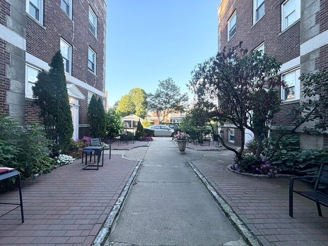 Building Photo - 15 Ives St