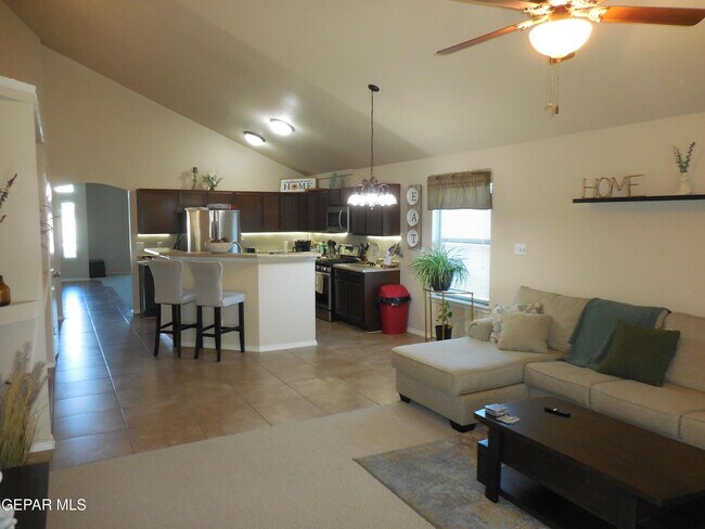 Building Photo - 12572 Paseo Lindo Dr