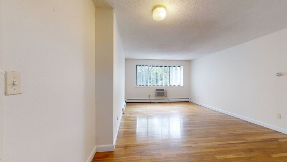 Building Photo - 122 Dustin St