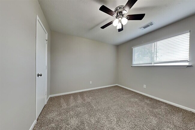 Building Photo - 25714 Oakridge Forest Ln