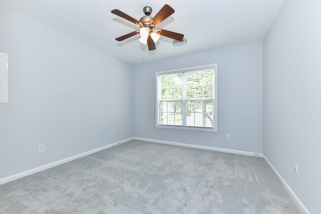 Building Photo - Nice and clean townhome in Colfax