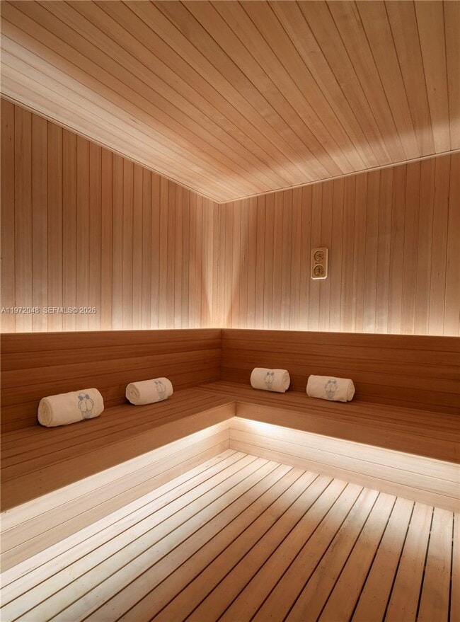 Building Photo - 2655 S Bayshore Dr