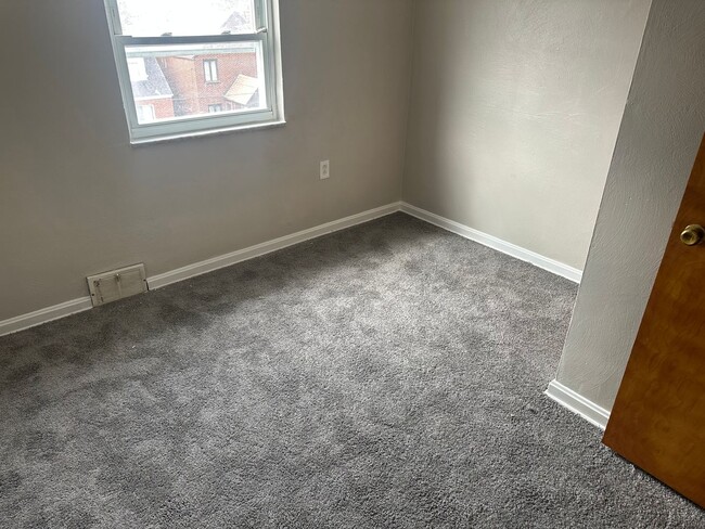 Building Photo - 3 bed/1 bath Single Family Home Pittsburgh, PA 15226