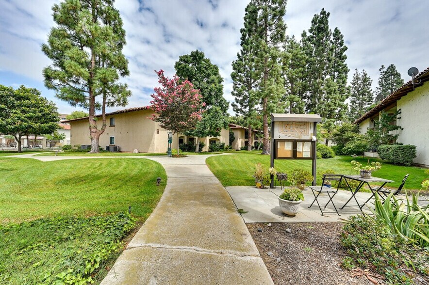 Building Photo - 6059 Rancho Mission Rd