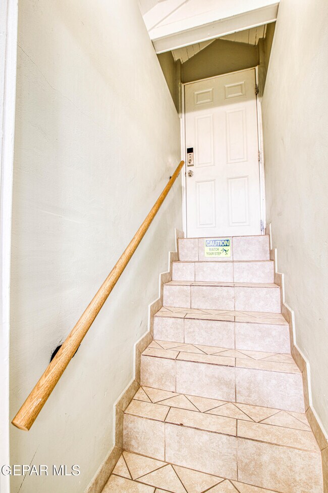 Building Photo - 1701 Elm St