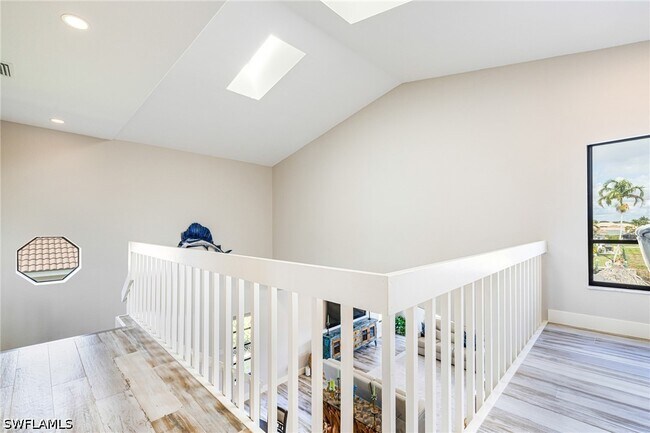 Building Photo - 1911 SE 32nd Terrace