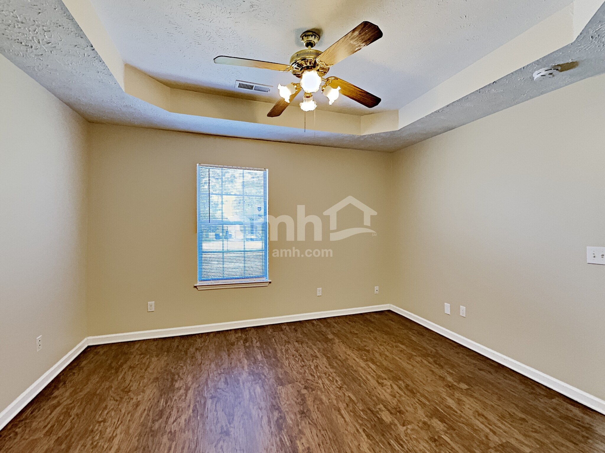 Building Photo - 605 Hollandale Rd