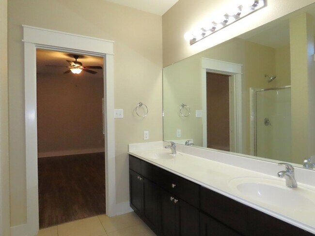 Building Photo - South Tyler! Stunning 5 Bedroom, 3.5 Bath ...
