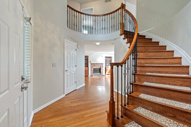 Building Photo - 2152 Holyoke Ln