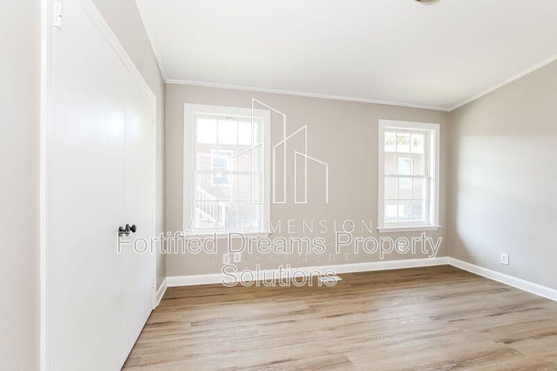 Building Photo - 511 Saunders Pl