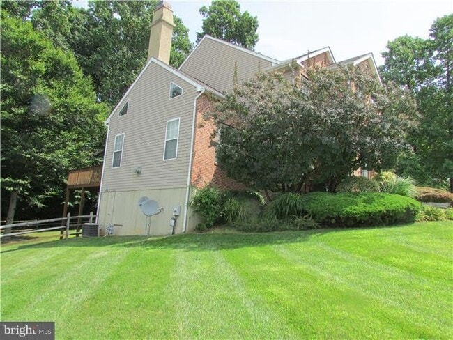 Building Photo - 1 Overlook Ct