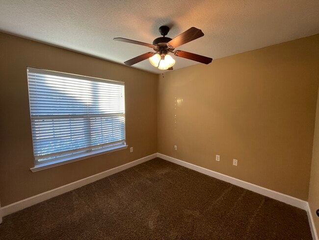 Building Photo - 4698 Custer Dr