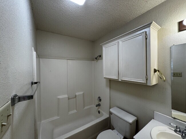 Building Photo - Beautiful Home Located In Shadow Hills & F...