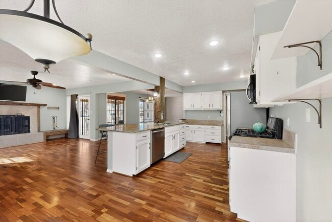 Building Photo - 717 Sagewood Ct SE