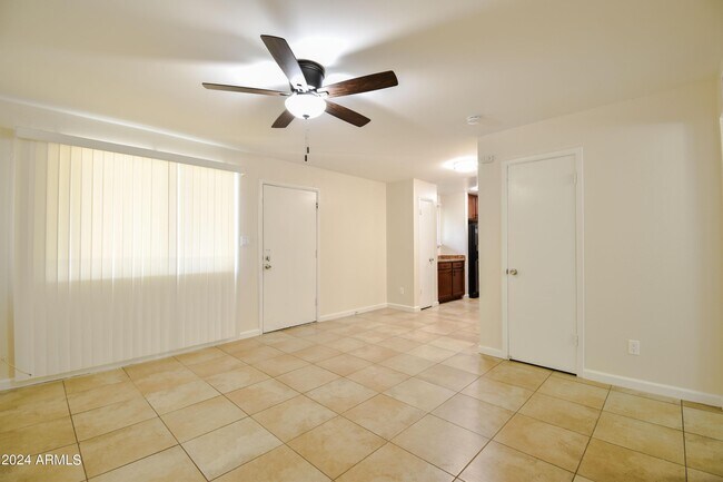 Building Photo - 4423 N 13th Pl