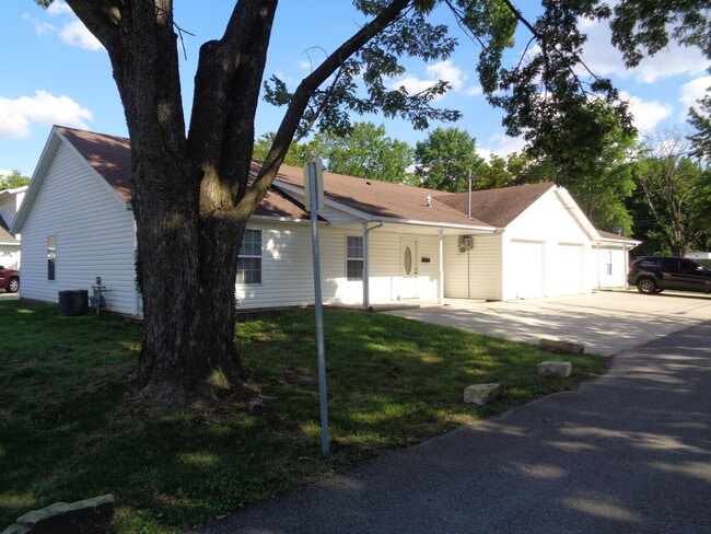 Primary Photo - 408 Lindy Ln