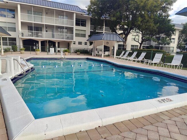 Building Photo - 4025 N Federal Hwy